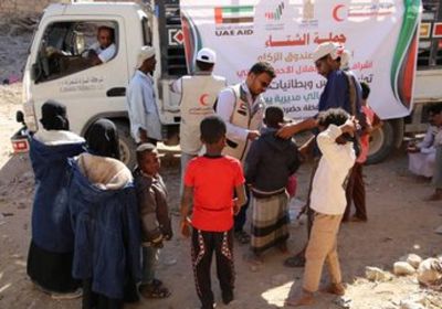 &nbsp;بدعم إماراتي..توزيع مساعدات شتوية على الأهالي بمديرية يبعث بحضرموت (صور)