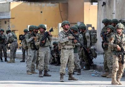 إصابة عشرات الجنود الأتراك في قصف سوري بإدلب 