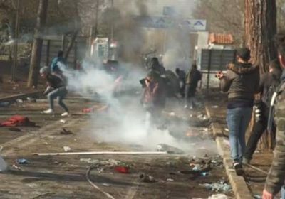 حرس الحدود اليوناني يطلق النار في الهواء لإبعاد المهاجرين عن حدود بلاده