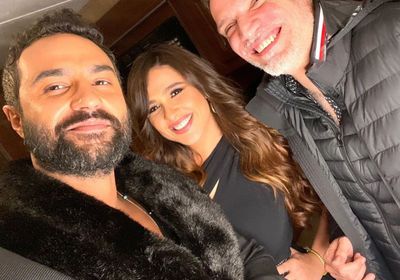 ياسمين عبد العزيز بصحبة كريم فهمي في كواليس "ونحب تاني ليه"