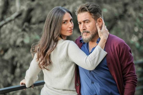 عابد فهد بصحبة هبة طوجي في كواليس مسلسل "هوس"