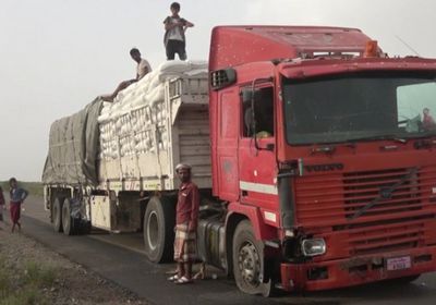 غضب بين أهالي الحديدة لاستهداف مليشيا الحوثي شاحنة تحمل مواد إغاثية