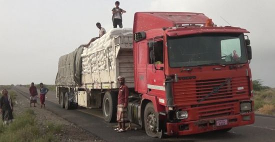 غضب بين أهالي الحديدة لاستهداف مليشيا الحوثي شاحنة تحمل مواد إغاثية