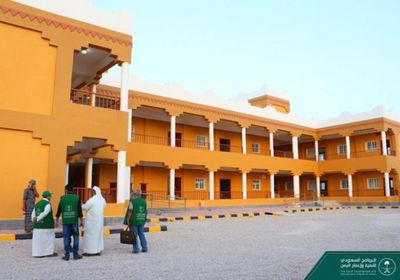 بدعم سعودي..تزويد المرافق التعليمية في المهرة بكافة المستلزمات المدرسية (صور)