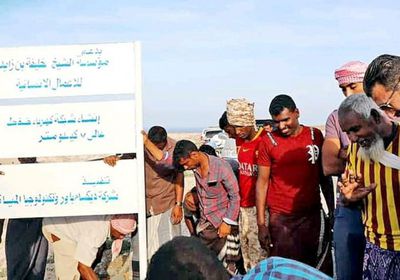 بدعم إماراتي..وضع حجر الأساس لمشروع إنشاء شبكة كهرباء في ديلشة بسقطرى