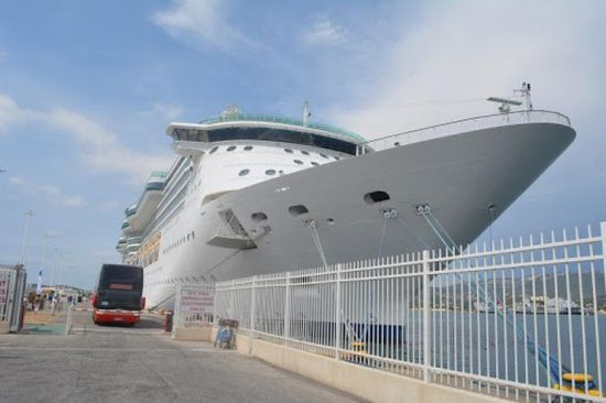 بإجراءات احترازية.. مصر تستقبل سفينة تحمل 1116 سائحًا