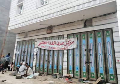 لتعطل البصمة.. تعثر صرف حوالات "الغذاء العالمي" بردفان 