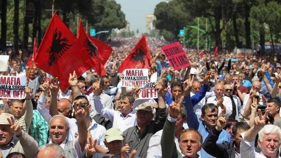 بدعوة من الرئيس.. مظاهرات شعبية ضد الحكومة الألبانية 