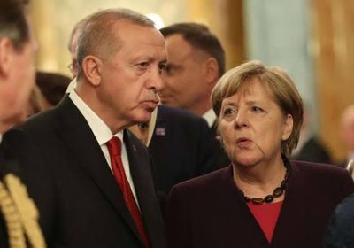 ميركل مهاجمة أردوغان: لا تستغل اللاجئين