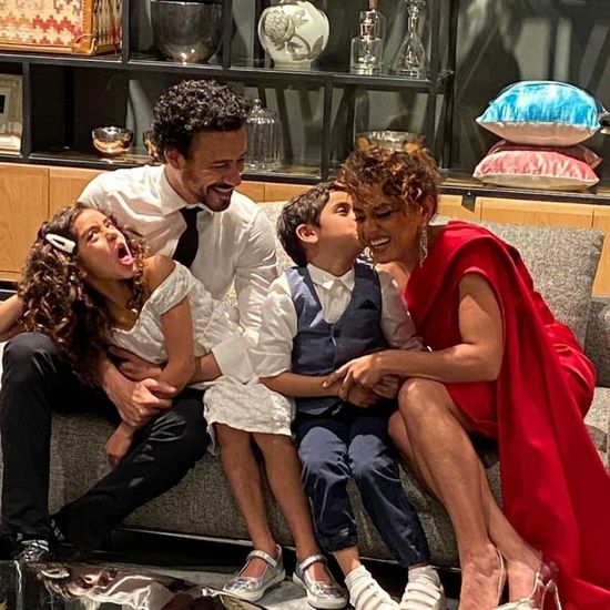 علا رشدي تحتفل بعيد ميلاد نجلها على طريقتها الخاصة (فيديو)