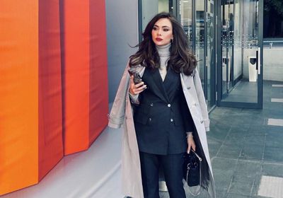 ستيفاني صليبا أنيقة بلوك كلاسيكي في جلسة تصوير جديدة