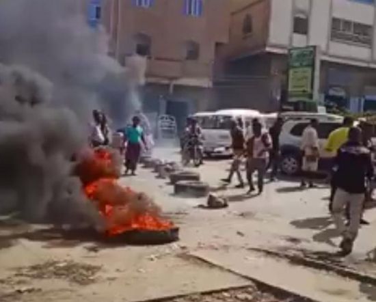 بعد قتل سائق.. تعز تنتفض على إرهاب مليشيا المحور