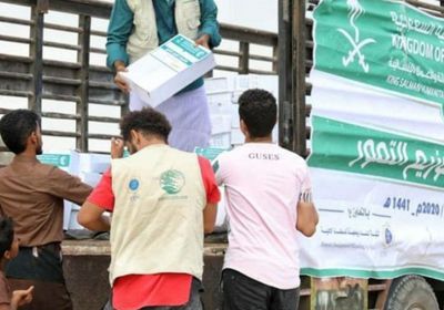 "سلمان للإغاثة" يوزع 30 ألف كرتون تمور في حضرموت