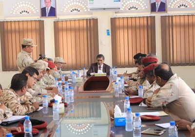 لمواجهة المخاطر المحتملة.."البحسني" يعقد اجتماعا مع  القيادات الأمنية والعسكرية بحضرموت