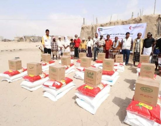 بدعم إماراتي..توزيع 170 سلة غذائية في رضوم بشبوة