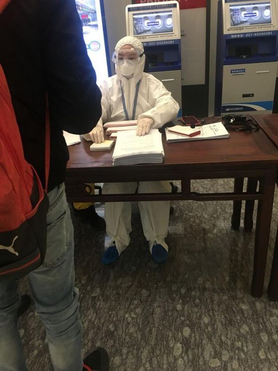 عاجل..طائرة إماراتية تجلي الطلاب اليمنيين من ووهان الصينية 