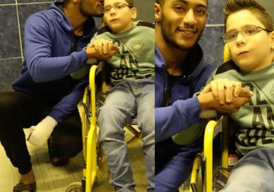 محمد رمضان مع أصغر معجبيه من كواليس مسلسل "البرنس"