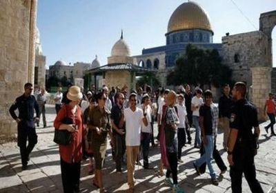 مستوطنون يقتحمون ساحات المسجد الأقصى من باب المغاربة