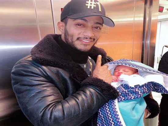 محمد رمضان يرحب بفرد جديد في عائلته