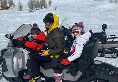 نادين نسيب نجيم وسط الثلوج بصحبة أطفالها (صور)