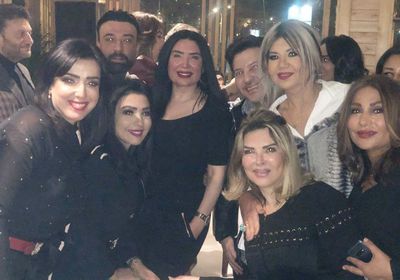نجوم الفن يحتفلون بعيد ميلاد عبير صبري (فيديو)