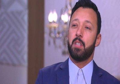 أول تعليق لأحمد فهمي بعد عودة زوجته للغناء (فيديو)