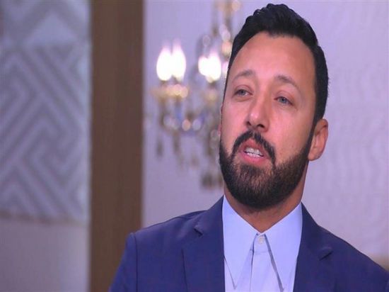 أول تعليق لأحمد فهمي بعد عودة زوجته للغناء (فيديو)