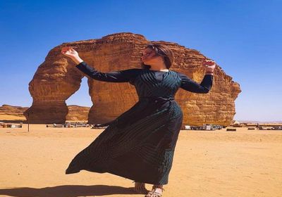 من العلا في السعودية.. ريا أبي راشد تخطف الأنظار بجلسة تصوير جديدة 