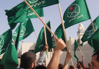 صحفي مُهاجمًا الإخوان: مستعدون لحمل السلاح ضد الدولة