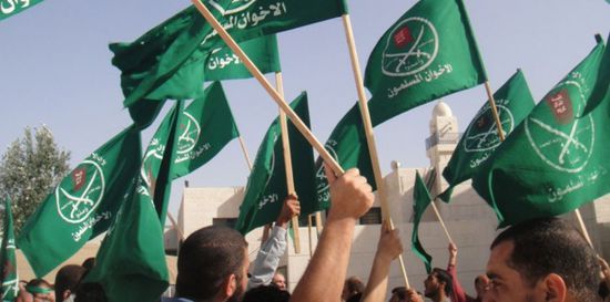 صحفي مُهاجمًا الإخوان: مستعدون لحمل السلاح ضد الدولة