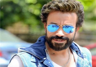 سامح حسين يمازح جمهوره.. والسبب فيروس كورونا