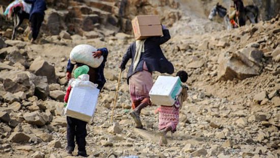  الحوثيون ونهب المساعدات.. جريمة حرب أمدها طويل وآثارها مروّعة