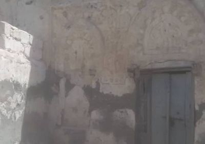 مليشيات الحوثي تقصف المنازل في حيس