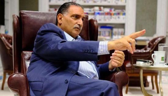 إعلامي: عزمي بشارة وغادة عويس أسوأ من فيروس كورونا