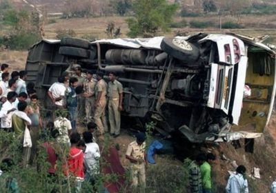 وفاة 4 أشخاص وإصابة 14 آخرين إثر اصطدام حافلة بالهند