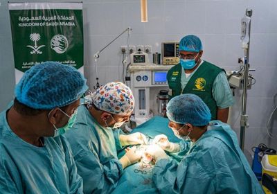 بأول أيامها.. متطوعو "سلمان للإغاثة" يجرون 16 جراحة في سيئون