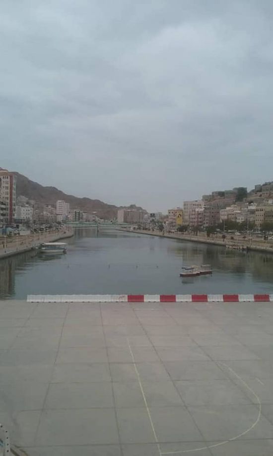 سحب منخفضة بأجواء سواحل حضرموت (صور)