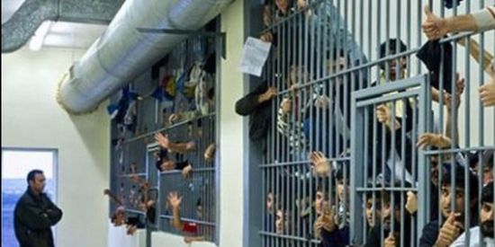 كورونا يثير أزمة في 4 سجون إيطالية.. ومقتل سجين