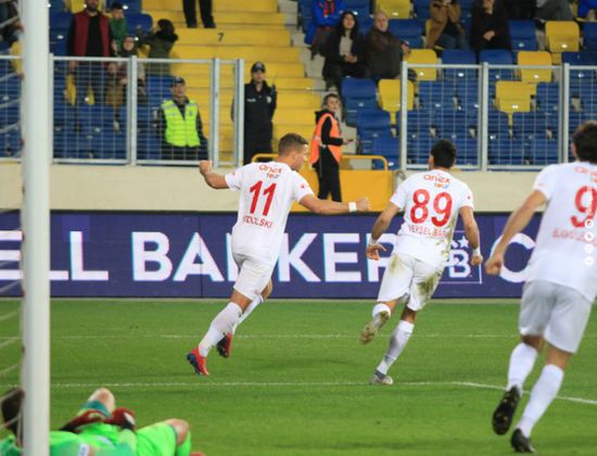 بودولسكي يقود انطاليا سبور لتعادل مثير في الدوري التركي