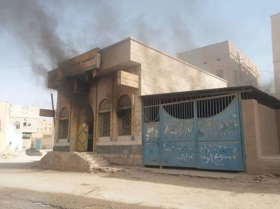 سرقة بريد الحوطة بحضرموت والعصابة تحرق المبنى