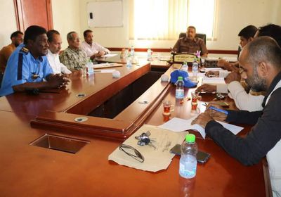 اجتماع لمتابعة المشاريع التنموية بالمكلا 