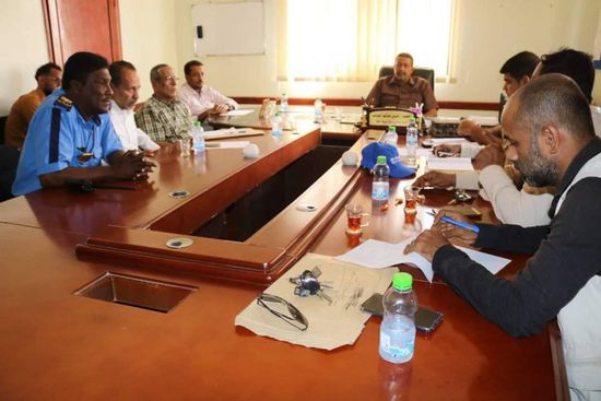 اجتماع لمتابعة المشاريع التنموية بالمكلا 