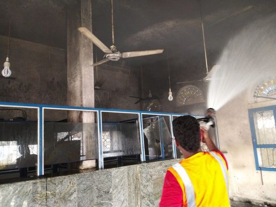 بالصور.. الحريق يدمر مكتب بريد الحوطة في حضرموت