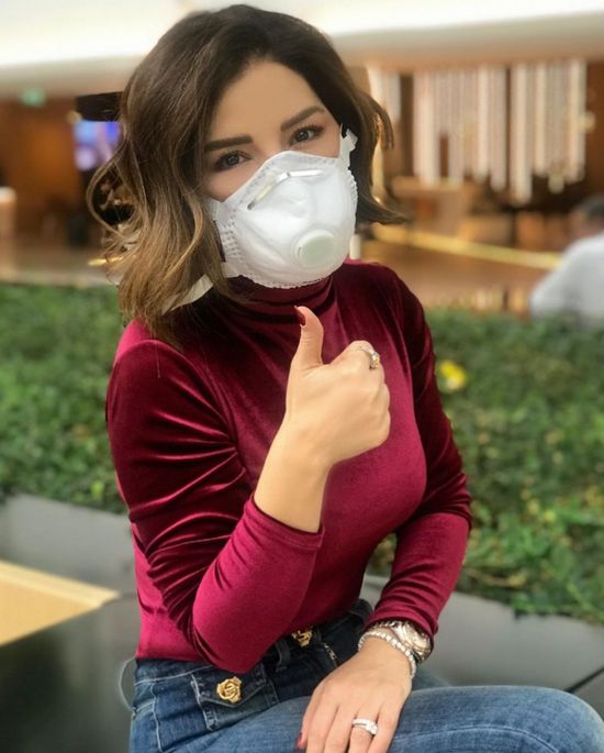 ماجي بوغصن بـ "الكمامة" قبل سفرها لدبي