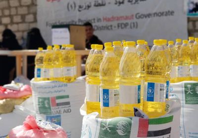 بتمويل سعودي- إماراتي.. سلال غذائية لأسر مديرية ثمود (صور)