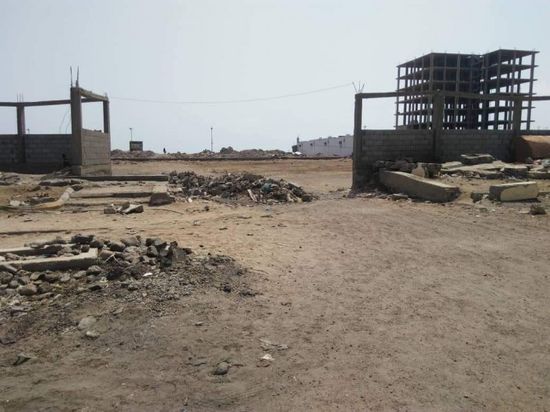 تواصل رصد التعديات على المعالم التاريخية في عدن (صور)