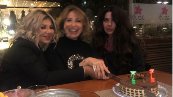 بوسي شلبي تحتفل بعيد ميلاد إيناس الدغيدي (فيديو)