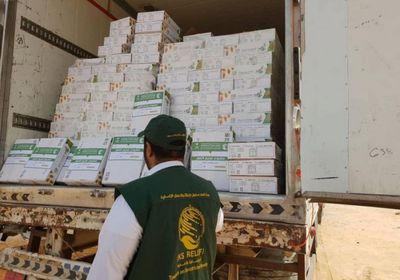 3325 كرتون تمور من "سلمان للإغاثة" لأهالي حضرموت والمهرة