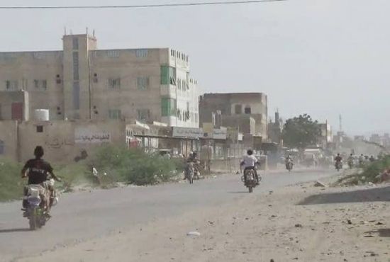 مليشيا الحوثي تعتدي على المدنيين في حيس