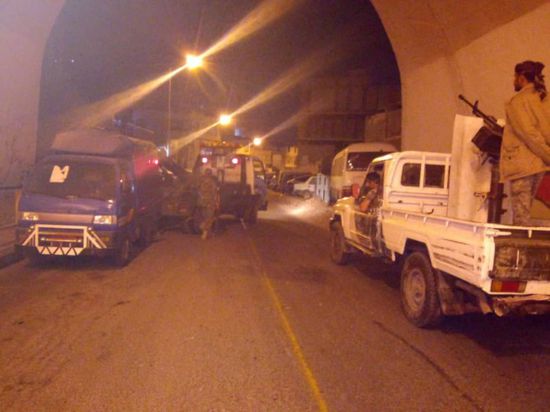 حملة أمنية ضد المركبات المخالفة في العاصمة عدن